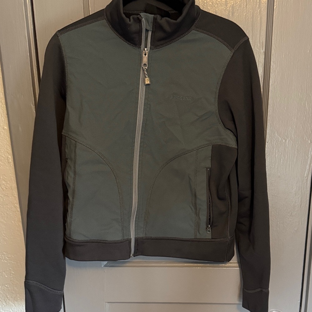 Patagonia Women's Black and Gray Lightweight Jacket